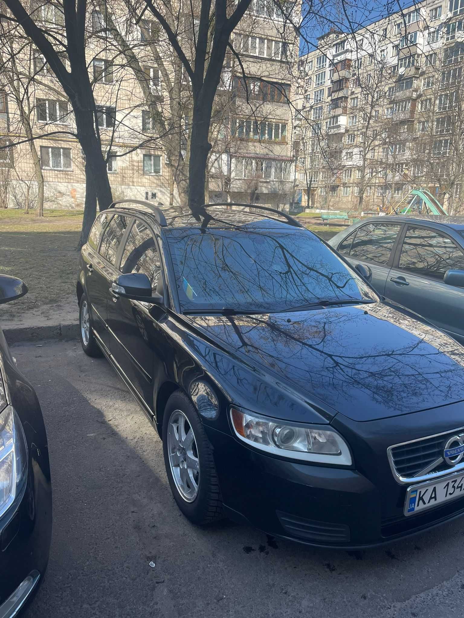 Автомобіль Volvo V50