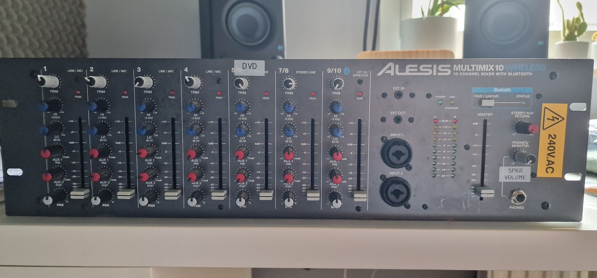 ALESIS MultiMix 10 Wireless - mikser analogowy rack