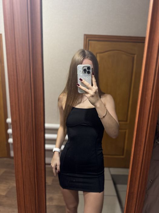 Чорна жіноча сукня міні