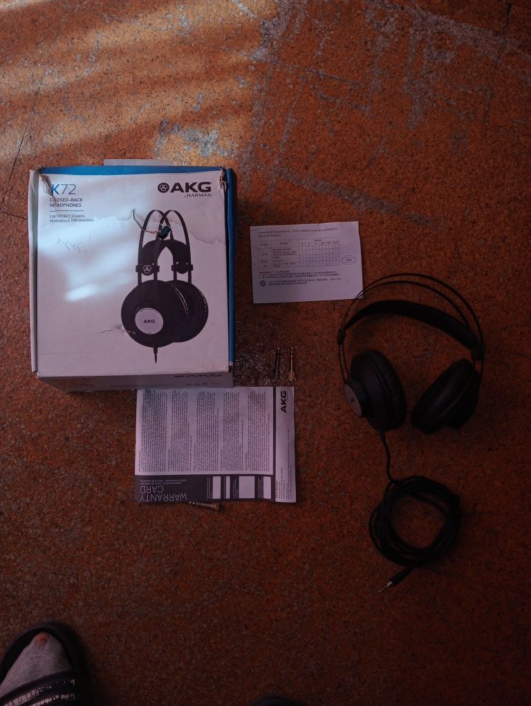 Red fone AKG estúdio