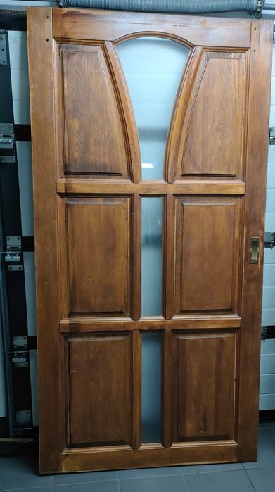 Solidne drewniane drzwi retro vintage