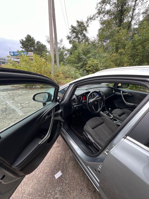 Opel Astra J 2011 року