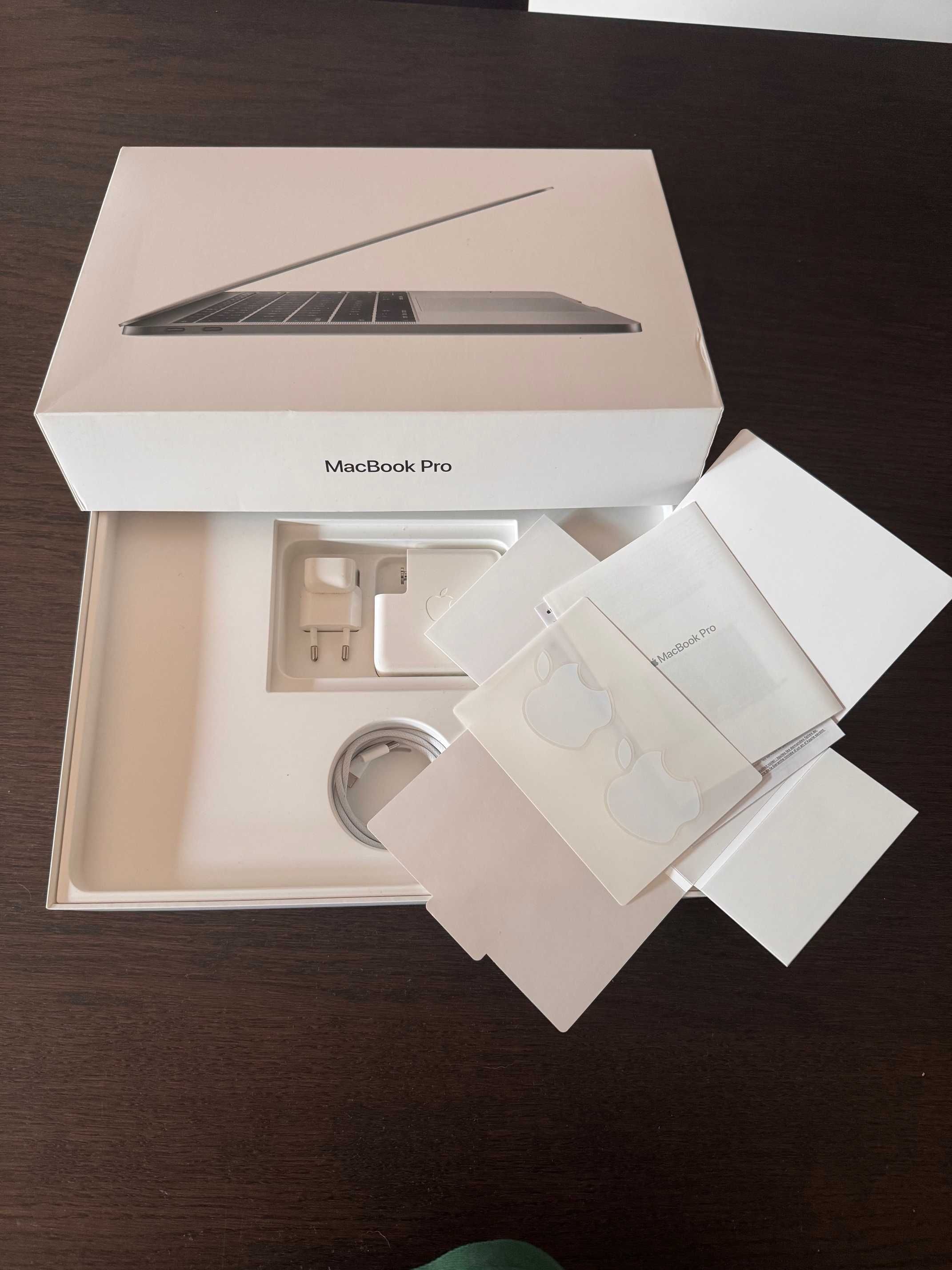 Computador Portátil MacBook Pro i7, 13", 1T, 16GB