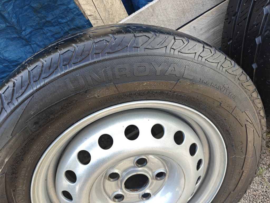 Sprzedam opony wraz z felgami  do VW T4 T4
