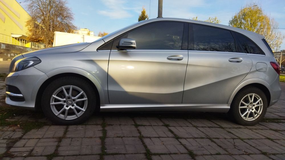 Mercedes Benz B 250E