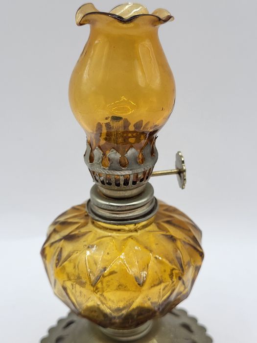 Miniaturowa lampa naftowa