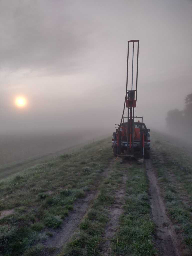 Geolog, badania geologiczne geotechniczne gruntu, badania zagęszczenia