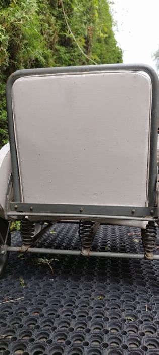 Stary wózek dziecięcy lata 60