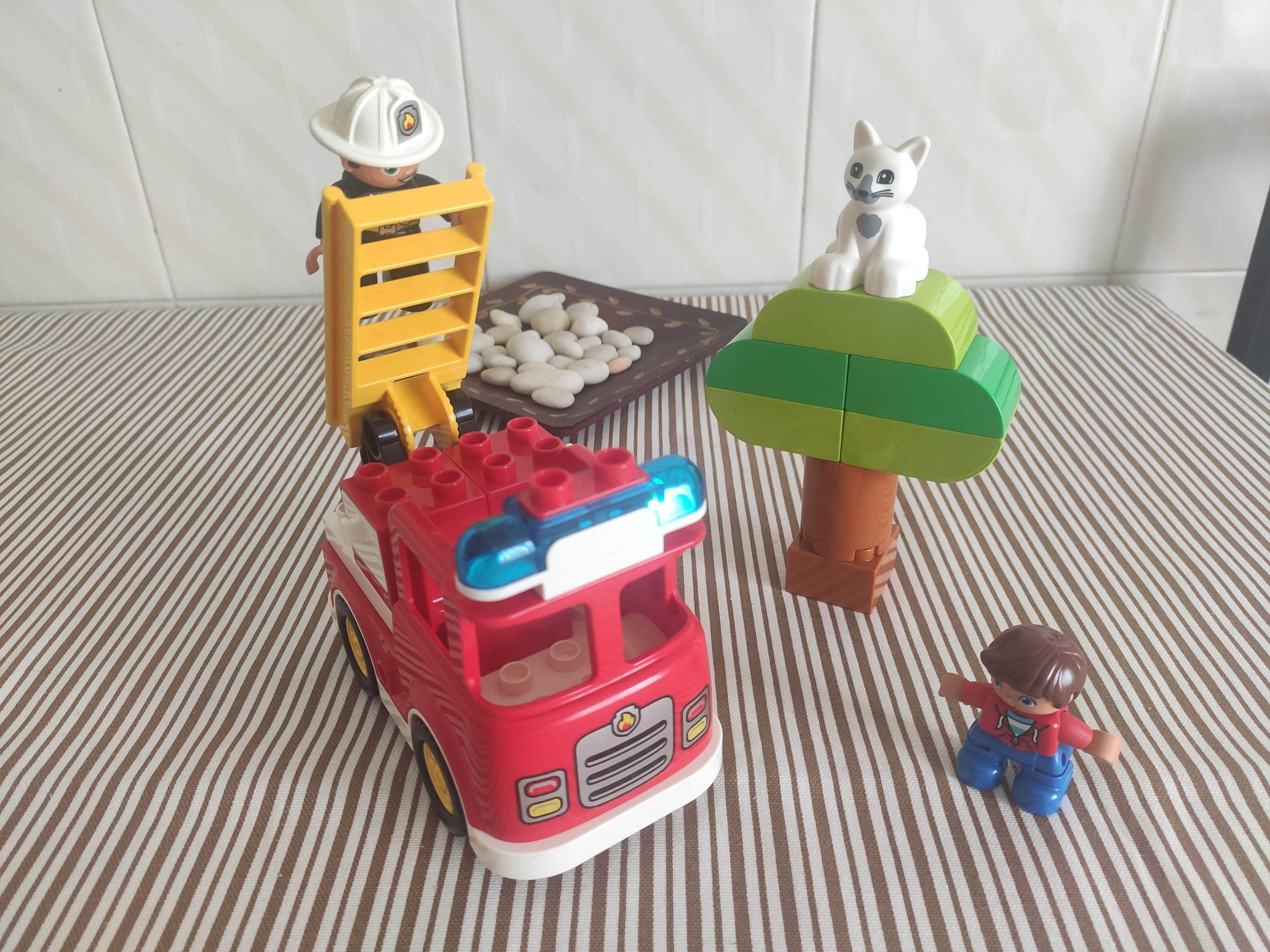 Vende-se Lego Duplo 10901 (camião bombeiros)