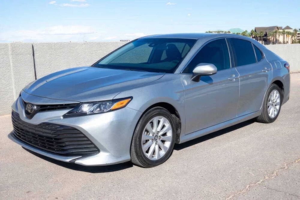 Toyota Camry LE      2020