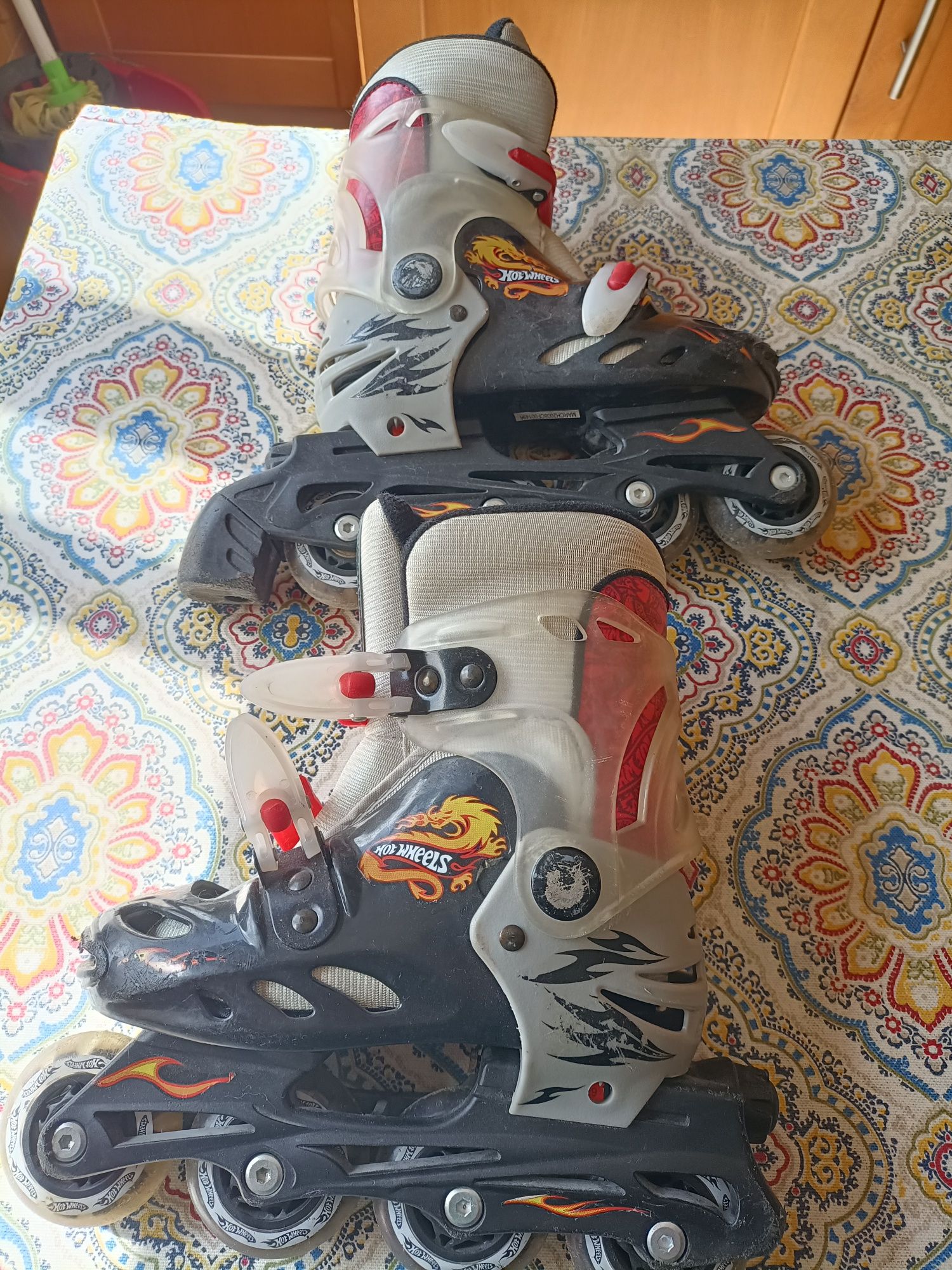 Patins em linha criança hotwheels