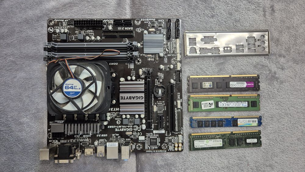 Материнська плата Gigabyte GA-78LMT-USB3 з процесором AMD FX-8100