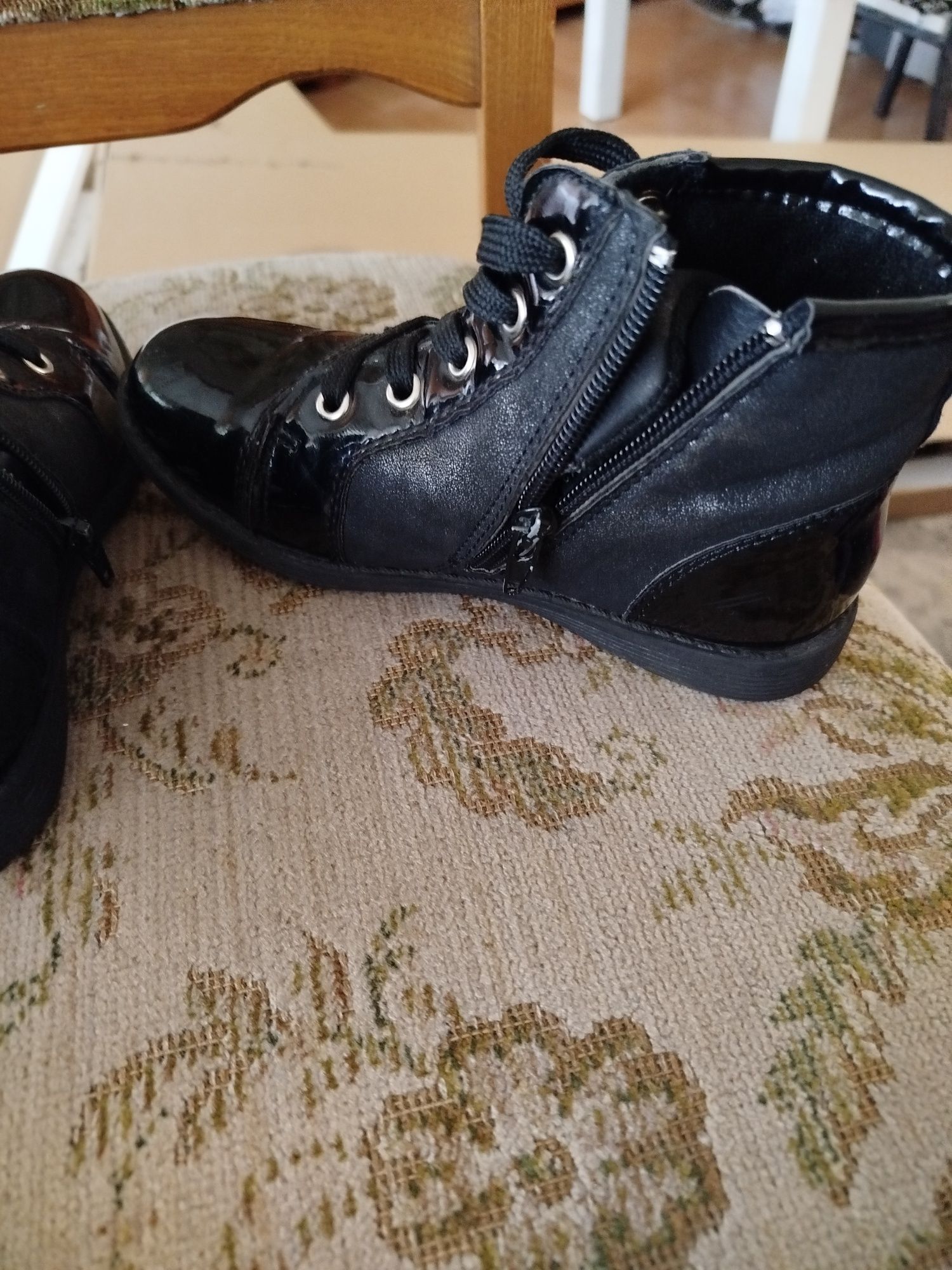Buty lakierowane