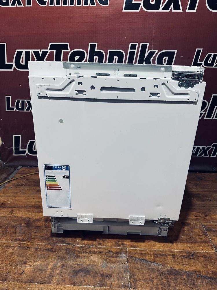 Морозильна камера Miele , під забудову , під столешню