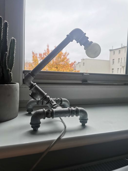lampka industrialna z rur