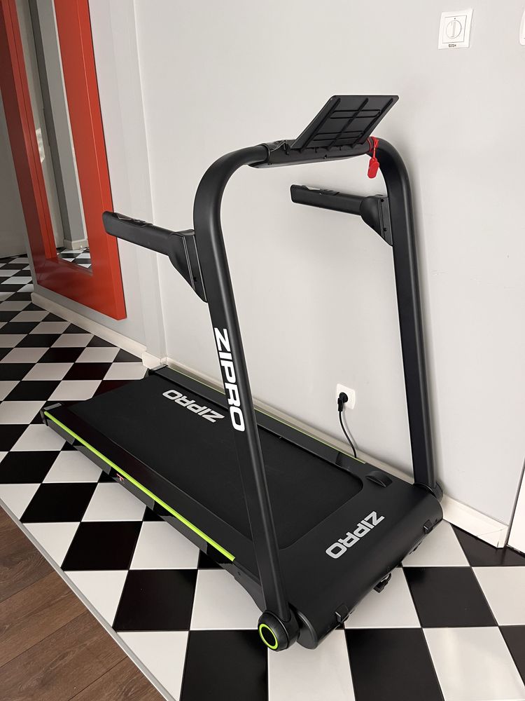 Bieżnia treningowa LCD składana Jogger – Zipro
