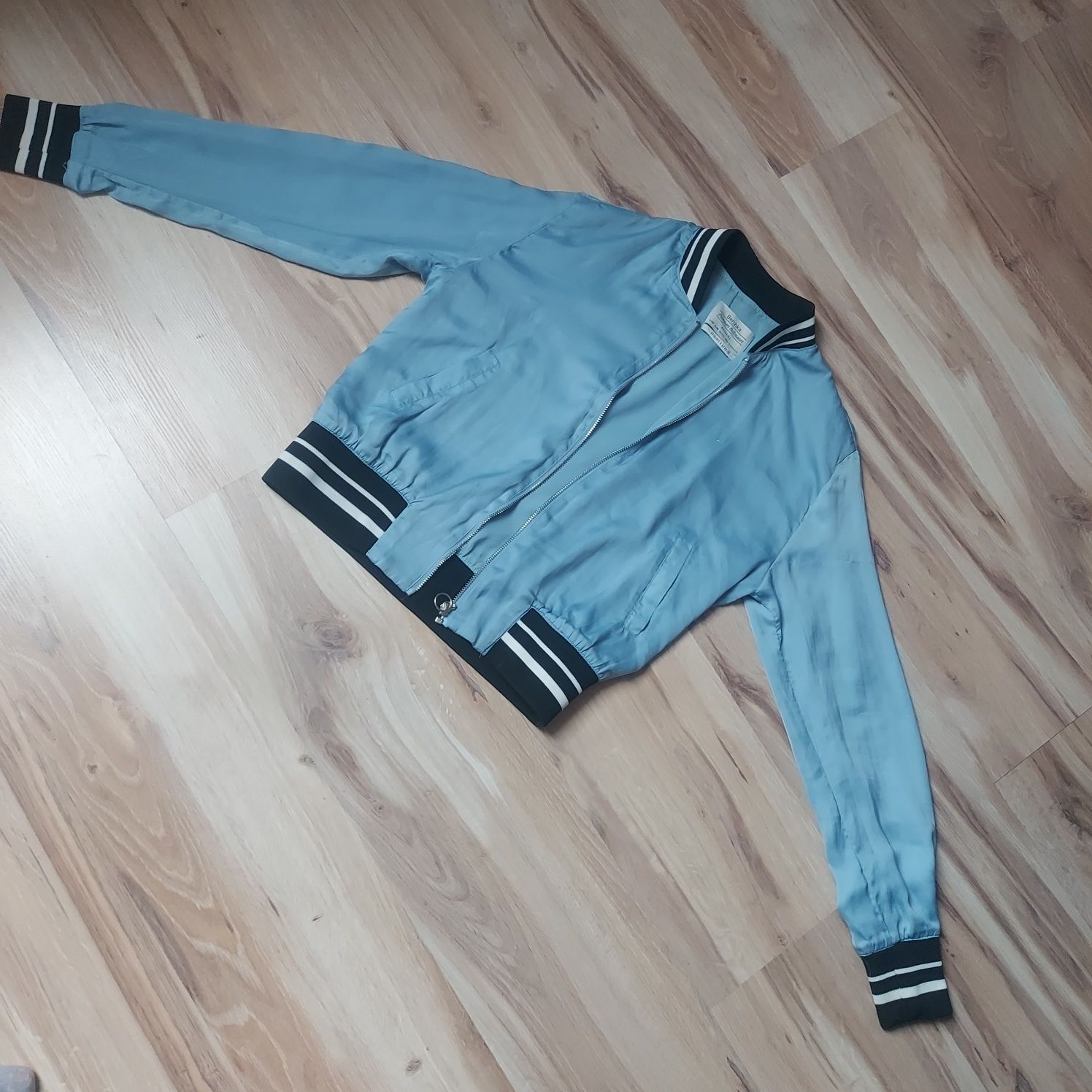 Bershka xs s m kurtka wiatrówka damska