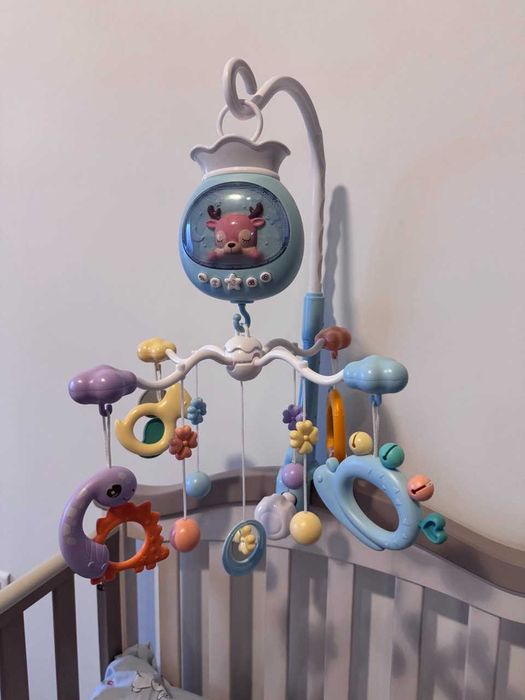 Музичний Мобіль з підсвіткою на дитяче ліжко Lovely Toys