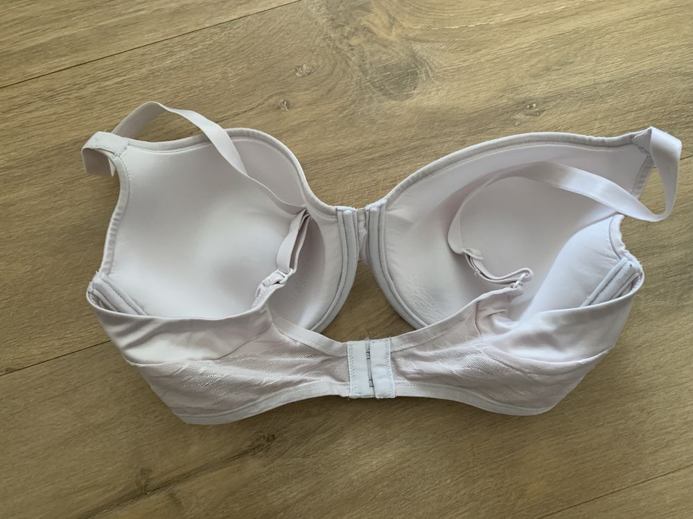 Biustonosz Triumph kremowy bez push up 75E