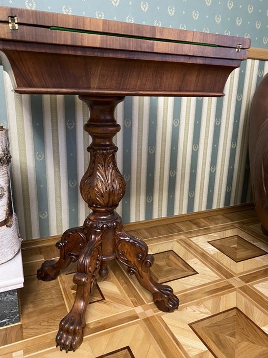 Антикварный столик