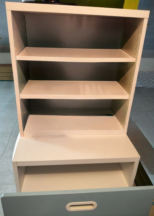 Armário com estante e gaveta