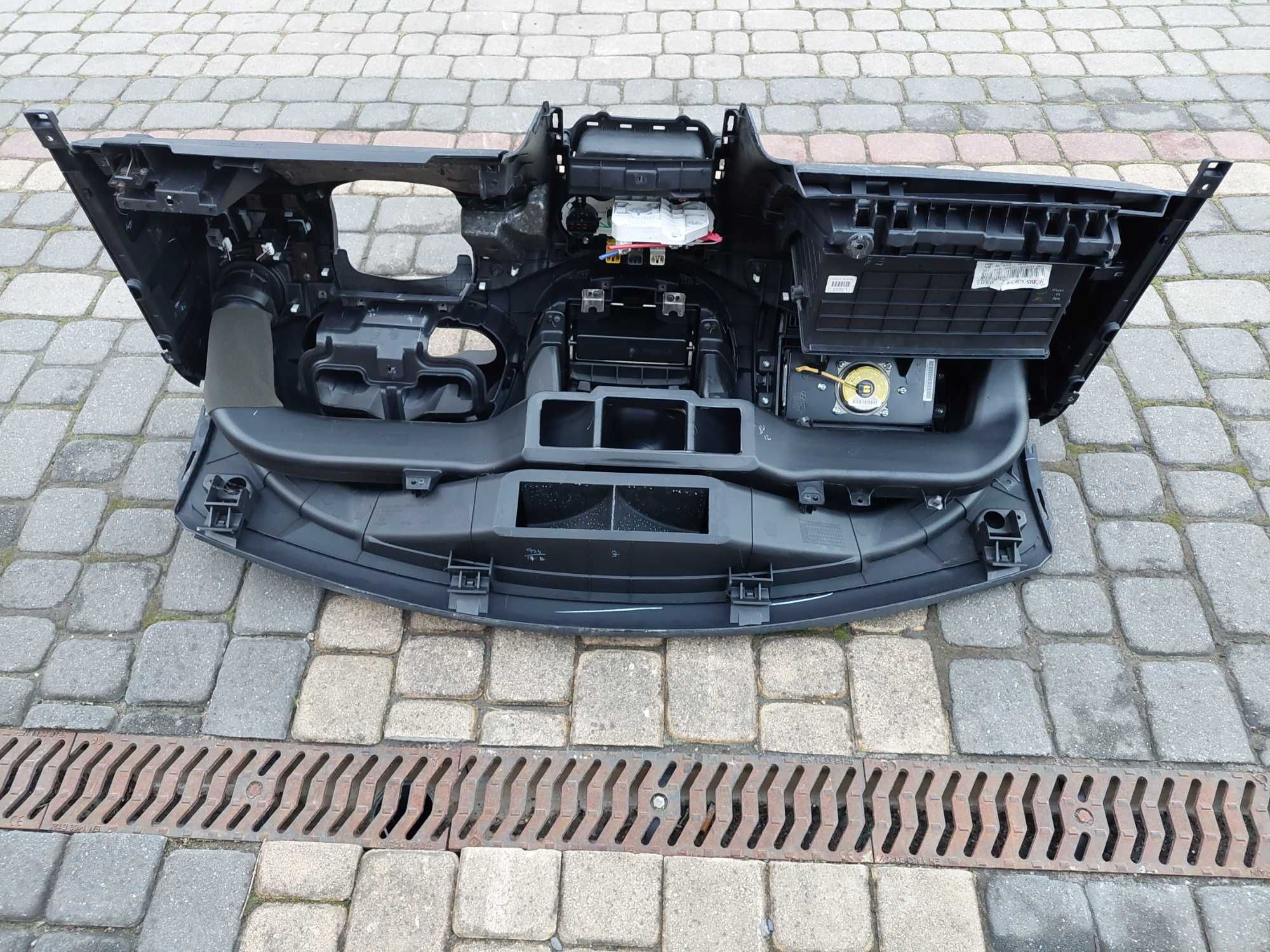 Kokpit Deska rozdzielcza schowek Hyundai i10 08r europa