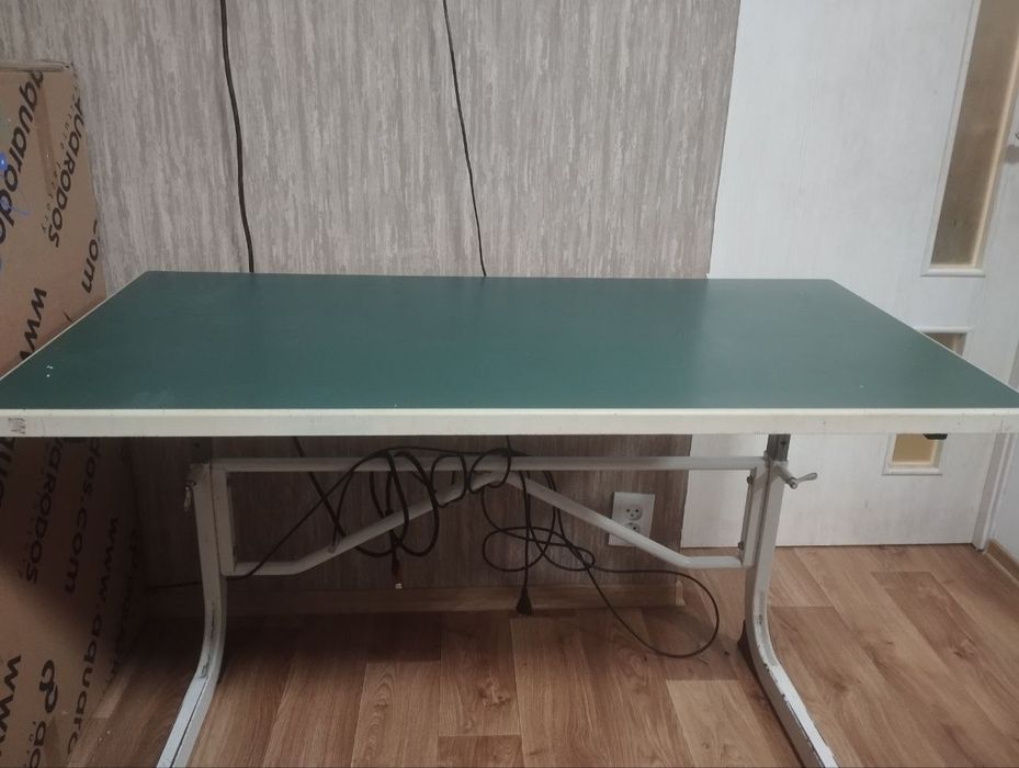 Продам парту с регулироваемой высотой