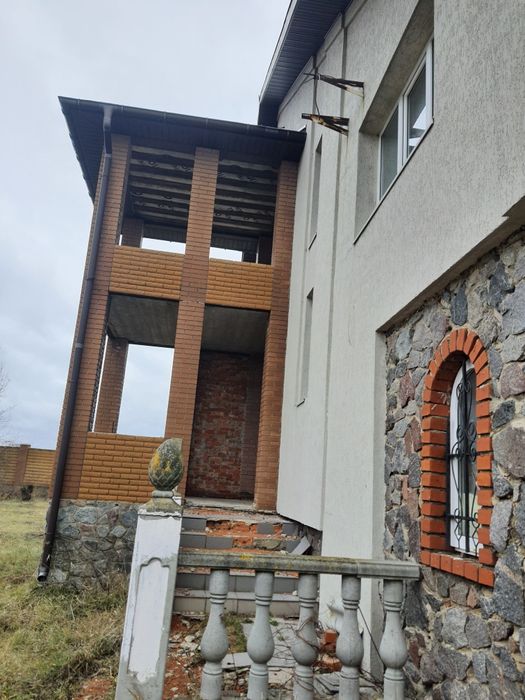 2 поверховий цегляний будинок Рибці