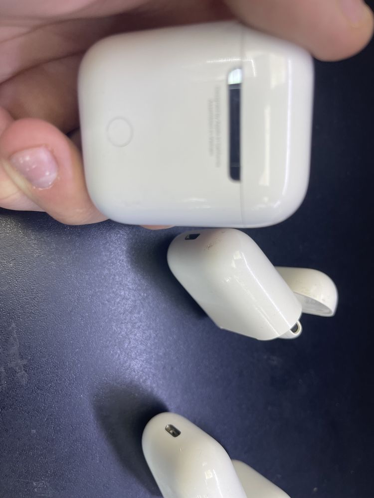 Продам кейси AirPods 2 оригінал