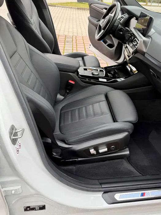 BMW iX3      2023