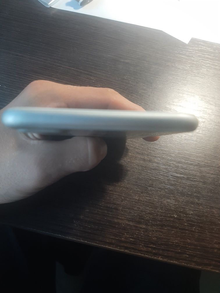 iPhone 7+( с него только батарея)