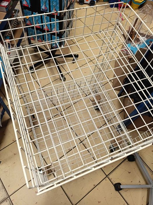 Kosz sklepowy na kółkach