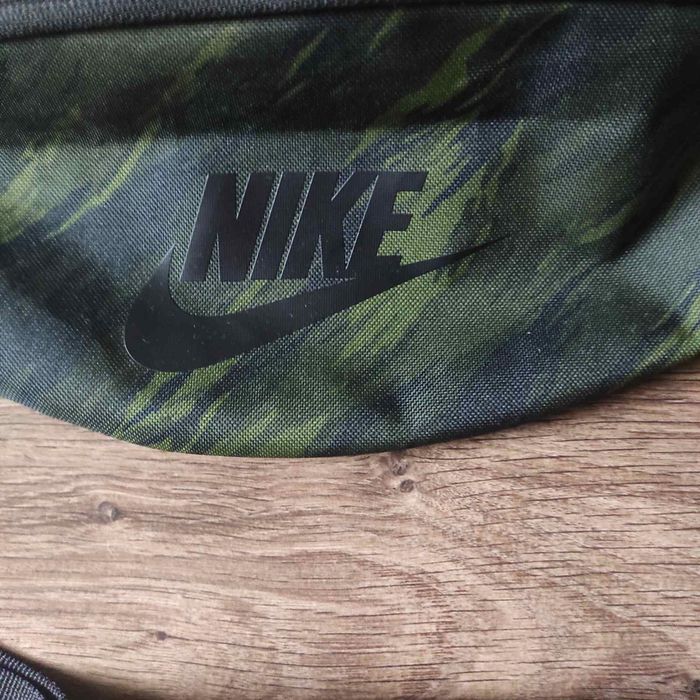 Nike сумка на пояс, через плече.