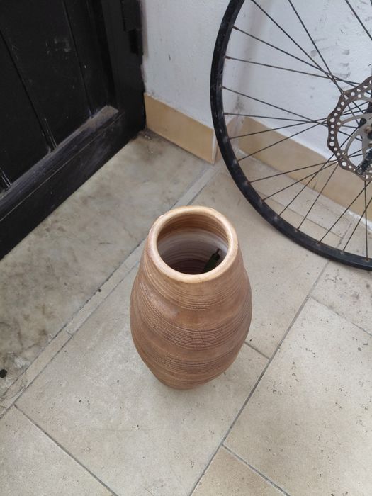 Jarra decorativa em bom estado geral para flores