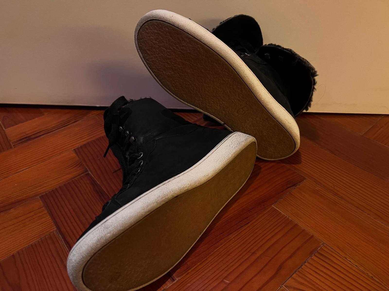Ténis bota pretos UGG em camurça