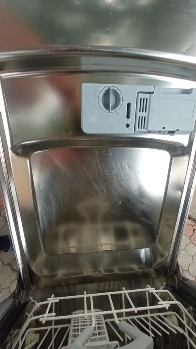 Продам посудомоечную машину Ariston LI48A