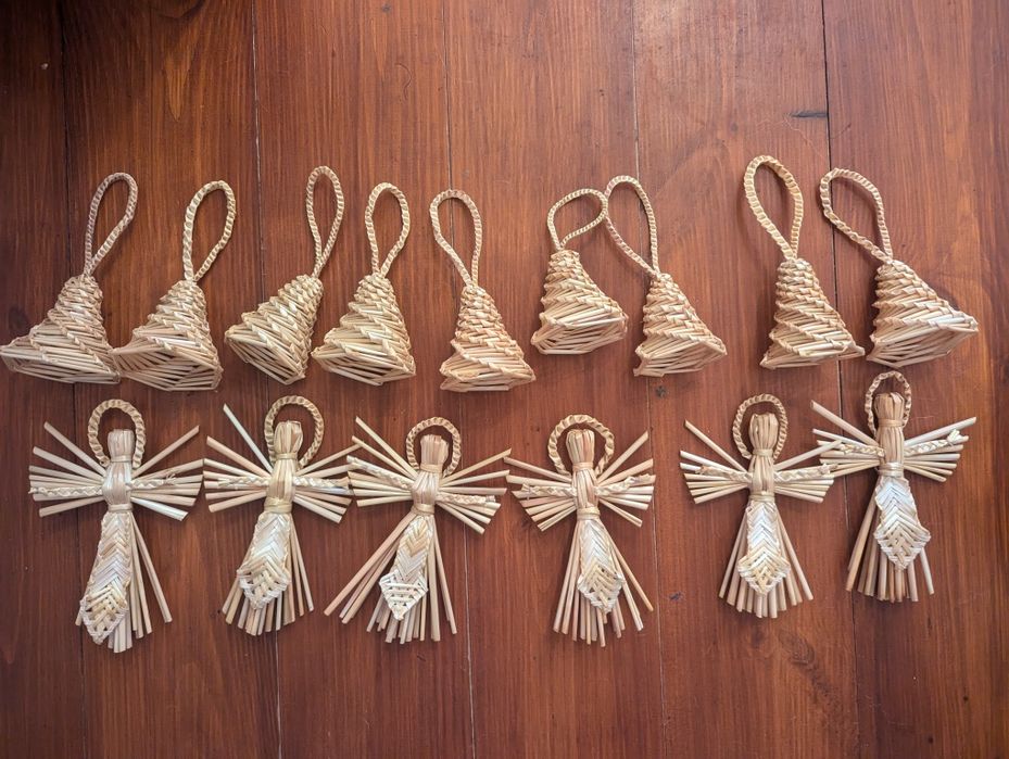 Різдвяні ангели і дзвоники із соломи
