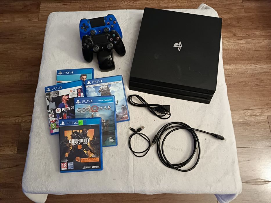 PlayStation 4 Pro + 2 pady + 5 gier