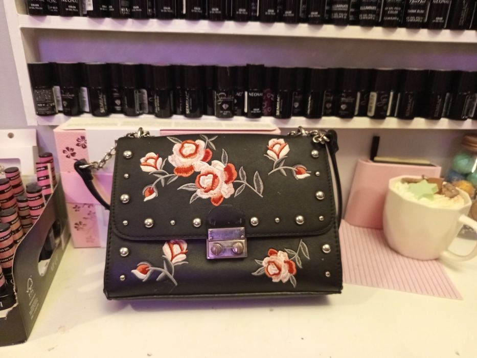 Stradivarius torebka czarna haft w kwiaty piękna
