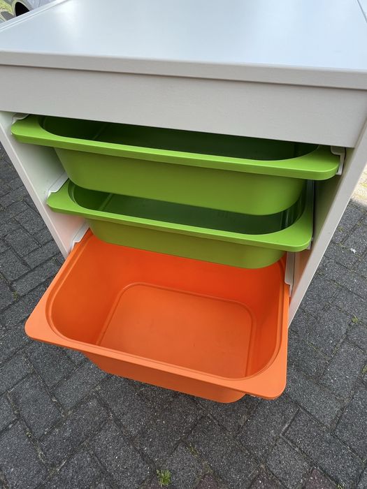 Regał z pojemnikami Ikea Trofast
