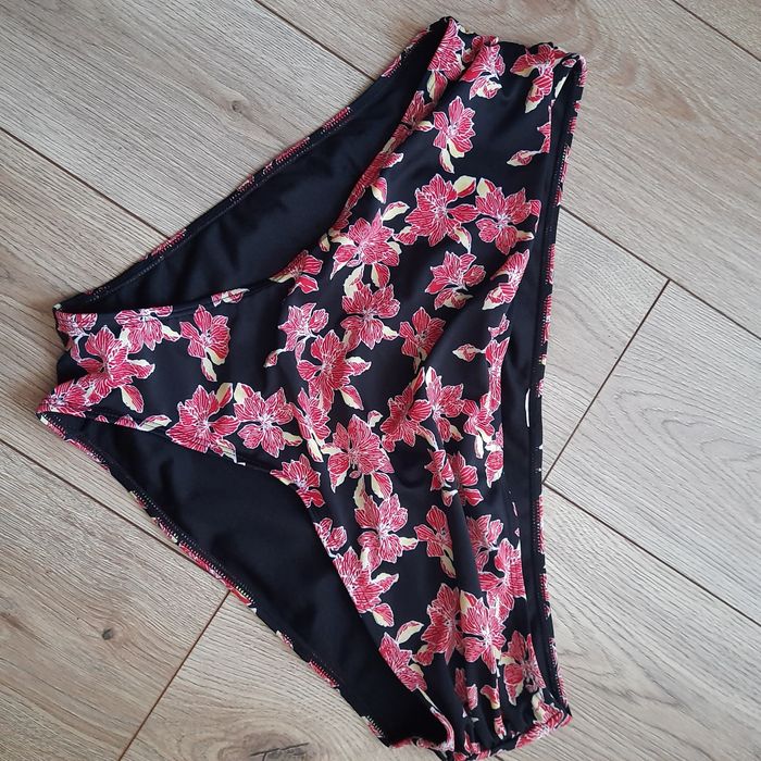 Majtki od stroju kąpielowego