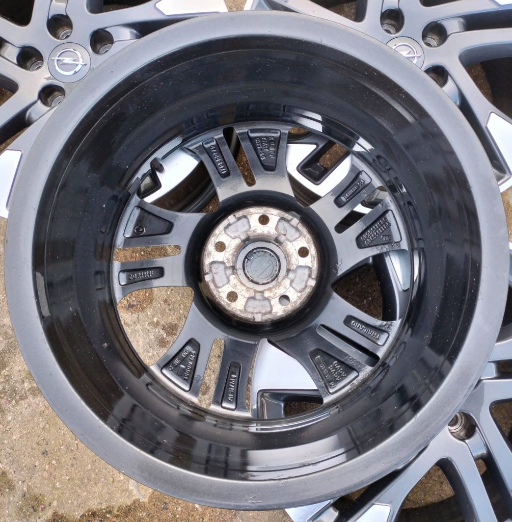 Felgi aluminiowe Vivaro Zafira Partner Jumpy Scudo Proace 7x17 ET46 5x