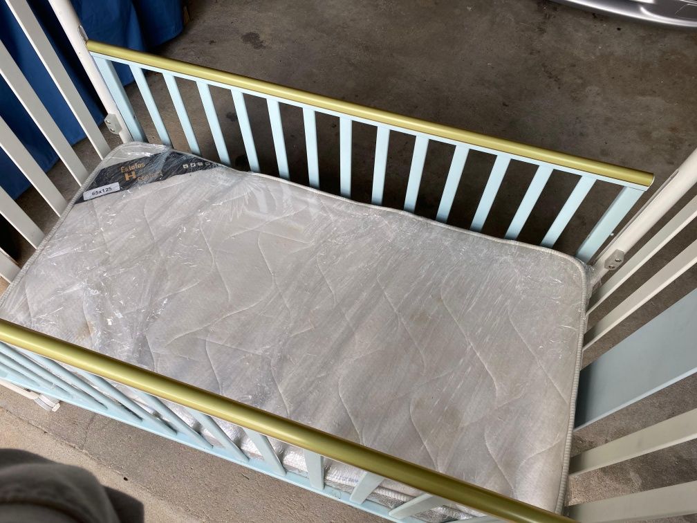 Cama de bebê mais colchão