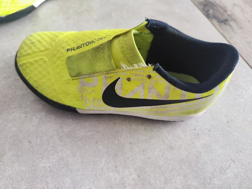 Buty piłkarskie halówki Nike