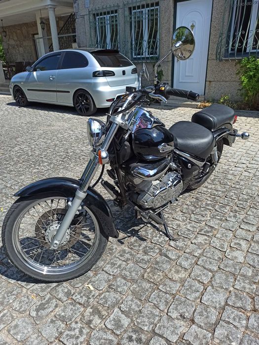 Moto Suzuki Intruder 250