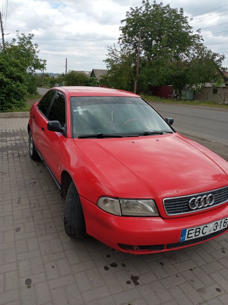 Audi A4(1,6) бензин немецький автопром