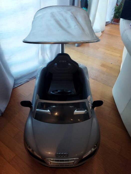 VENDE - Audi R8 criança com tapa-sol