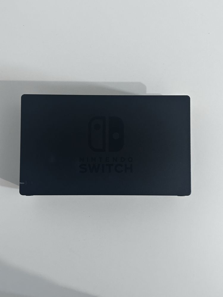 Nintendo Switch v2 + 2 gry - komplet, stan idealny