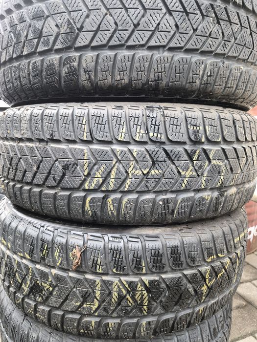 Komplet opon zimowych Pirelli 215/55 R18