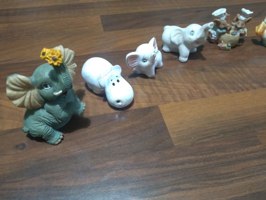 Figurki różne komplet sześciu sztuk.